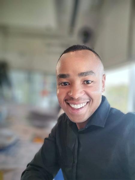 Amkelani Oscar Sivunda , estate agent