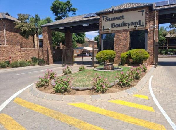 Apartment / Flat For Sale in Sonneveld, Brakpan